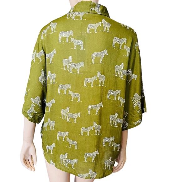 NEW MDM Top Animal Print Zebra Green Shirt Blouse Size Large Short Sleeves - Picture 4 of 13